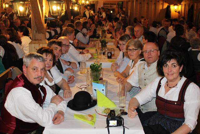 Eine Abordnung der Hofmarkler Zeche war beim Krammerersingen am Loryhof.