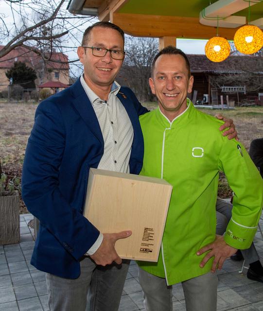 Auch Stefan Helmreich (WKO) gratulierte Ofner zum Jubiläum.