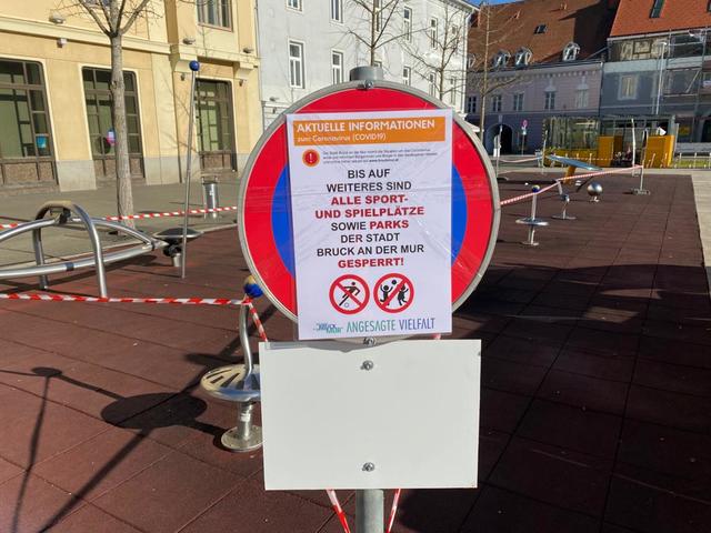 Alle Sport- und Spielplätze sind gesperrt, so auch der Spielplatz am Brucker Hauptplatz.