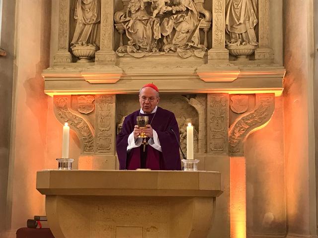 Täglich Messe feiern mit Kardinal Schönborn kann man ab sofort mittels Internet-Livestream.