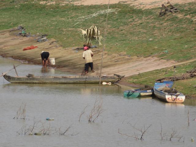 12.02.2020 Stung Sen Fluss mit Fischern vor dem Hotel