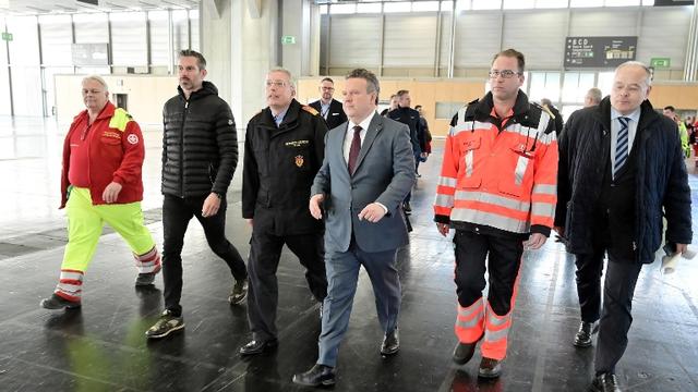 Der Krisenstab der Stadt besichtigt das Betreuungszentrum für Covid-19-Patienten in der Messe Wien.