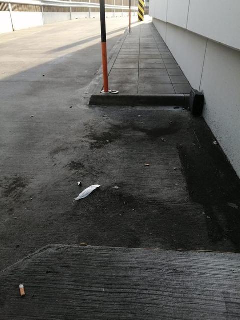 An diesem Platz stand gestern noch eine Sitzgarnitur.
