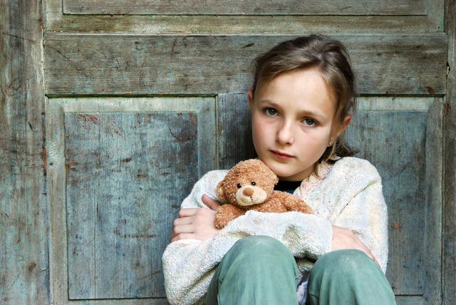 In Zeiten von Corona sollten Eltern unbedingt mit ihren Kindern über die Situation reden, denn Kinder spüren, dass derzeit etwas nicht stimmt.