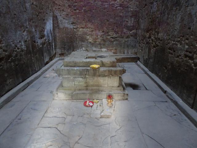 12.02.2020 Shiva Tempel ohne Linga nur Yoni ist übrig