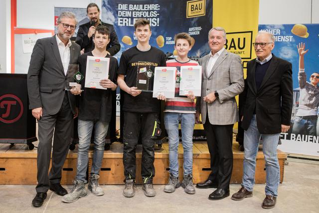 Vertreter der Wirtschaftskammer und Innung gratulierten u.a. Andreas Wagner (2.v.l.) und Paul Putz (3.v.r.).