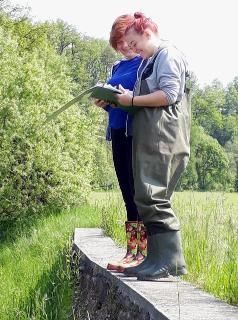 Janine und Felicitas nahmen den Kamp unter die Lupe. | Foto: HLUW Yspertal