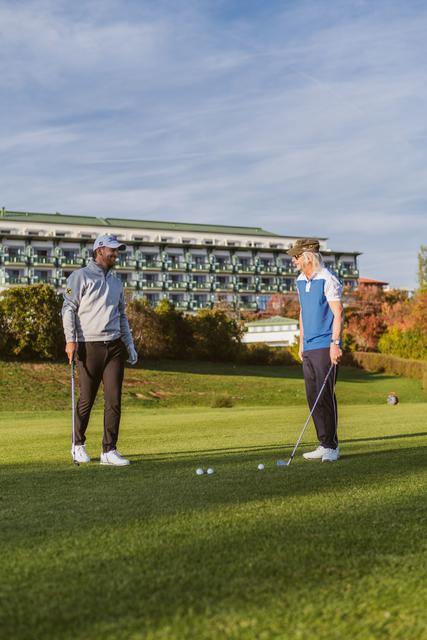 Bernd Wiesberger und Karl J. Reiter beim ersten Abschlag.