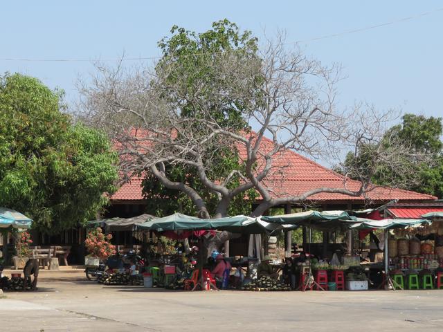 12.02.2020 aber auch das alles kann man hier in Skun kaufen