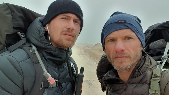 Durch die anhaltende Corona-Krise nimmt die Wandertour quer durch Jordanien für Jörg Wöss (li.) und Reinhard Atteneder eine unangenehme Wendung.