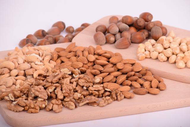 Nüsse sind zwar kleine Kalorienbomben, aber dennoch ein guter Snack für zwischen durch.