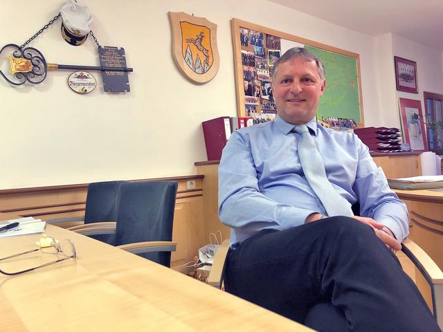 Bürgermeister Georg Gappmayer (Archivfoto) – hier zu sehen in seinem Büro im Rathaus.