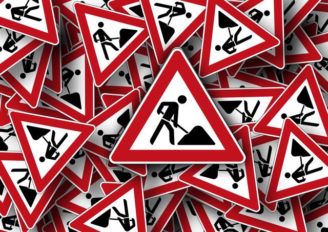 Derzeit finden keine Straßenbauarbeiten statt, beschlossen wurden sie trotzdem, ebenso die Kosten dafür.