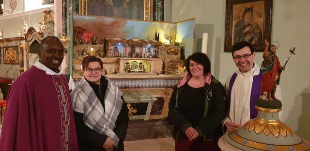 Bei der Einweihung: Pater Gilbert, Angelika Kleindienst, Martina Lanthaler und Pfarrer Ioan Budulai