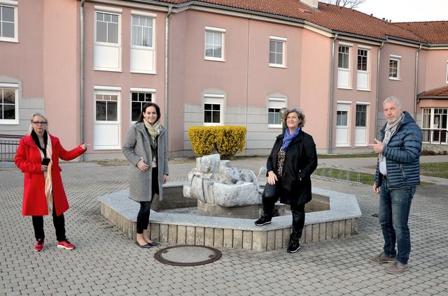 Bgm. Marion Török, die beiden Community Nurses Manuela Springer und Dr. Rosa Maria Eglseer, Gemeinderat Manfred Bichler