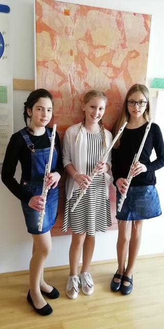 A 3 - Klasse Maria Kratochwill mit Elena Ratzenböck, Chiara Silber, Sarah Gieber.