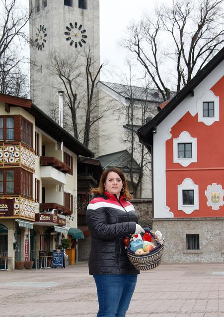 Birgit Mayer liefert als ehrenamtliche Helferin Lebensmittel und Medikamente aus.