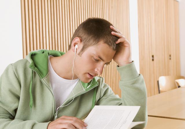 Lehrlinge in Ausbildung: Regelungen gelten.