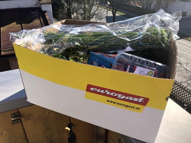 Eurogast Sinnesberger verkaufte bis Donnerstag über 700 Lebensmittelboxen zum günstigen Preis.