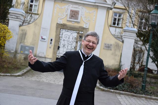 Stadtpfarrer Stefan Koller freut sich, auch künftig am Sonntag gemeinsam mit seiner Pfarrgemeinde die Heilige Messe feiern zu können – via Livestream.