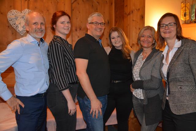 Der wiedergewählte Vorstand der Gaststubenbühne Wörgl - Thomas Kraft, Sophia Etzelstorfer, Stuart Kugler, Anna Etzelstorfer, Susanne Vikoler und Birgit Hermann-Kraft (v.l.).
