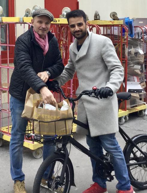 In St. Leonhard im Einsatz: Bezirksvorsteher Andreas Molnár (l.) mit Armin Amiryousofi
