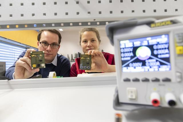 Für ihre Arbeit rund um X-Burst erregten Rainer Hofmann (l.) und seine Kollegen von der TU bereits international Aufsehen.