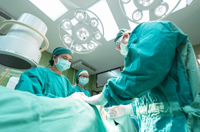 Ärzte müssen tagelang auf ihre Masken warten
