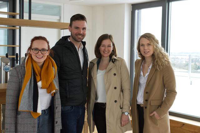 Von links: Laura Sachslehner, Hagenbergs Bürgermeister David Bergsmann, Claudia Plakolm und Johanna Jachs.