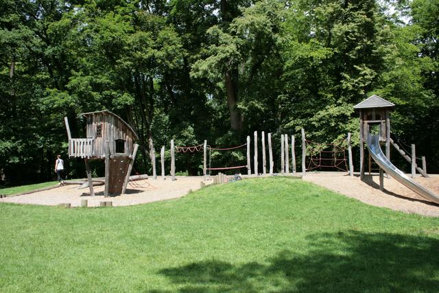 Auch der Spielplatz am Kreuzbergl ist gesperrt, nicht aber das Kreuzbergl als Naherholungsgebiet