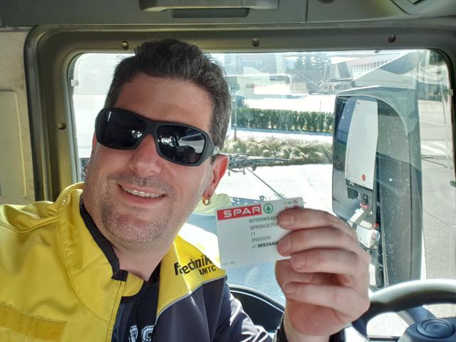 Die ÖAMTC-Instruktoren sind derzeit als Lkw-Fahrer für SPAR in ganz Österreich unterwegs.
 | Foto: ÖAMTC Fahrtechnik/Christoph Frenzel