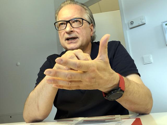 Bezirksärztevertreter Günther Hirschberger findet klare Worte und fordert mehr Unterstützung für Hausärzte seitens der Behörden.
