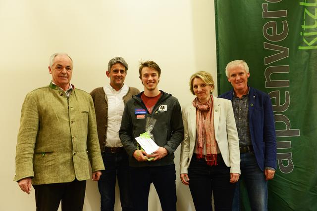 Vorstand mit geehrten Sportler Andreas Aufschnaiter.