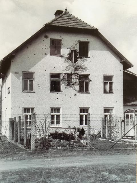 Das Haus des damaligen Fassbinders Gamharter in Lanzenkirchen stand im 2. Weltkrieg mitten im Frontfeuer! 