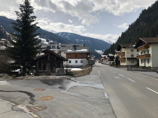 Die leere Hauptstraße durch See am 21. März.