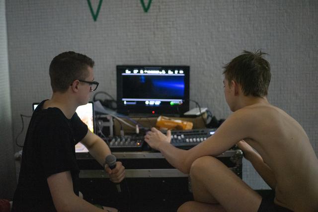 Bei der Arbeit: Drehbuchautor und Regisseur Julian Schmiederer und Kameramann Gregor Franz | Foto: Maximilian Loibl