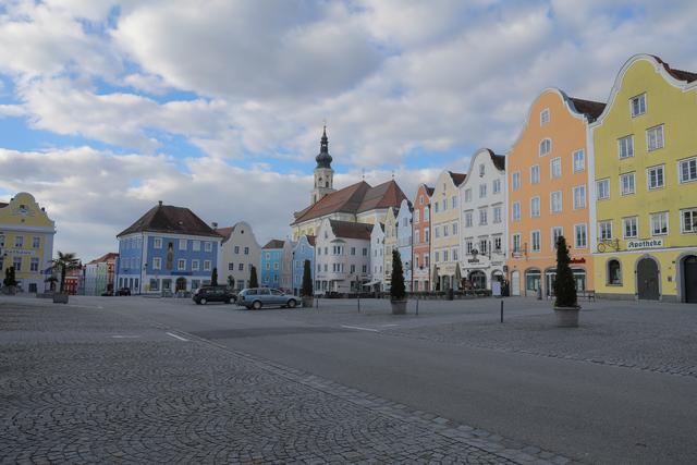 Wie leergefegt war heute Nachmittag der Schärdinger Stadtplatz.