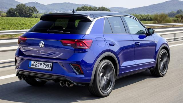 Die Akrapovic-Abgasanlage sieht nicht nur gut aus. VW T-Roc R | Foto: www.carpixel.net