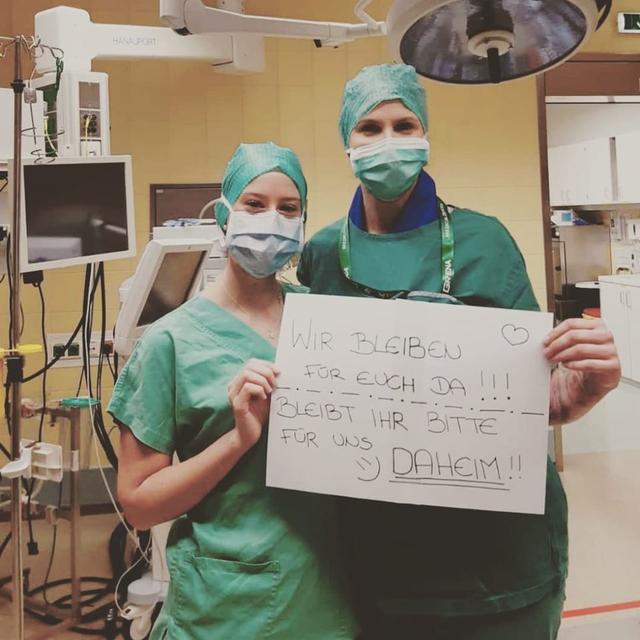 Jenifer Damith aus Gablitz mit Kollegin Jessica Wallner kämpfen für Patienten im Wilhelminenspital.