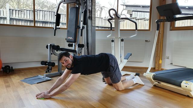 Reinigende Übung zur Stärkung von Bauch- und Rückenmuskulatur