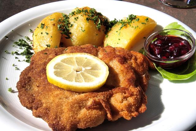 Wiener Schnitzel, Cordon Bleu oder Fiakergulasch kann man täglich (außer Dienstag) beim Gasthaus Kopp bestellen.