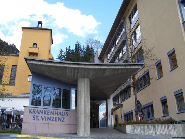 Derzeit befinden sich 46 Corona-PatientInnen in stationärer Behandlung. | Foto: Krankenhaus St. Vinzenz Zams/Mathias Brabetz