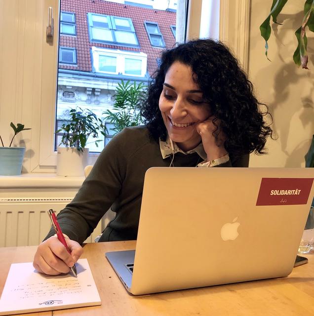Bezirkschefin Saya Ahmad arbeitet vom Homeoffice aus. | Foto: BV 9