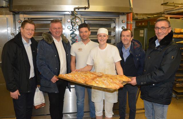 Die ÖVP Funktionäre erhielten eine Bäckerei-Führung.