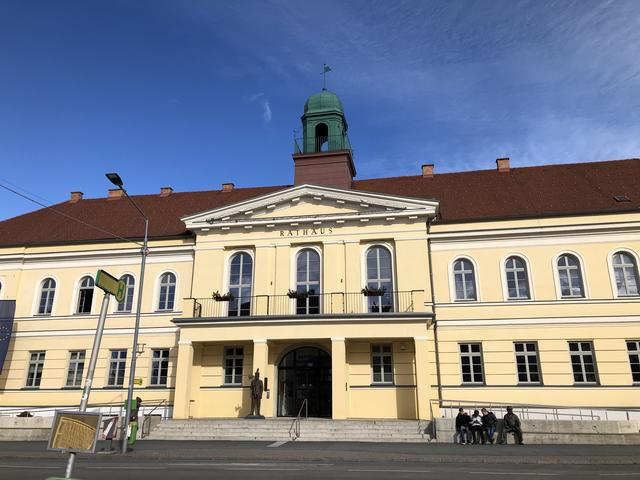 Die Stadtgemeinde Oberwart ruft zum Einkaufen in Oberwart auf - statt bei Internetriesen.