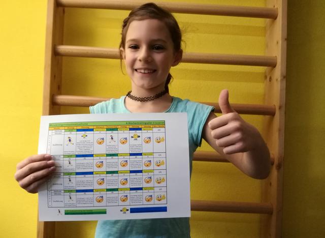 Helene Will mit dem Trainingsplan für die Brucknergymnasiasten.