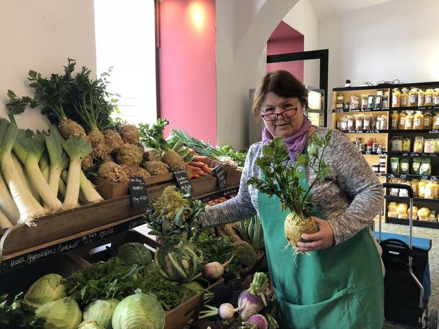 In ihrem "Bauernladen Helene" verkauft Helene Ziniel Produkte von mehr als 30 heimischen Bauern.