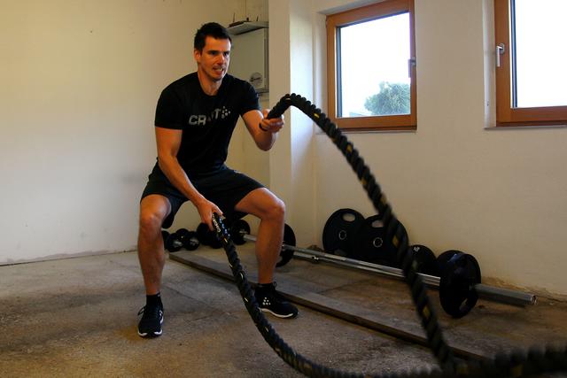 Heimtraining in der Garage für CROSSFIT und CRAFT Spartaner Andreas Schwaighofer.