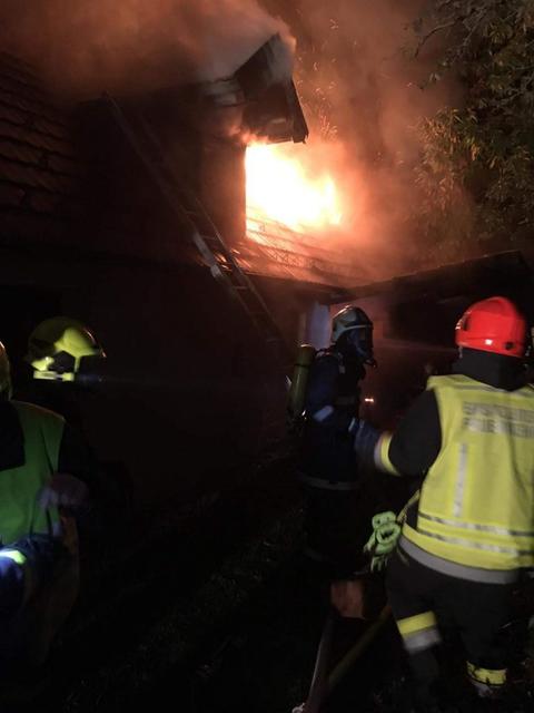 Florianis beim Außenangriff in der Kirchengasse. | Foto: FF Prellenkirchen 