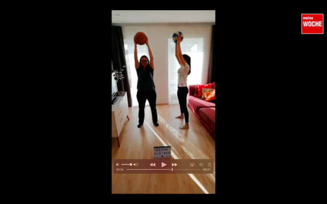 Petra und ihre Tochter Sophia zeigen, wie man sich fit hält.